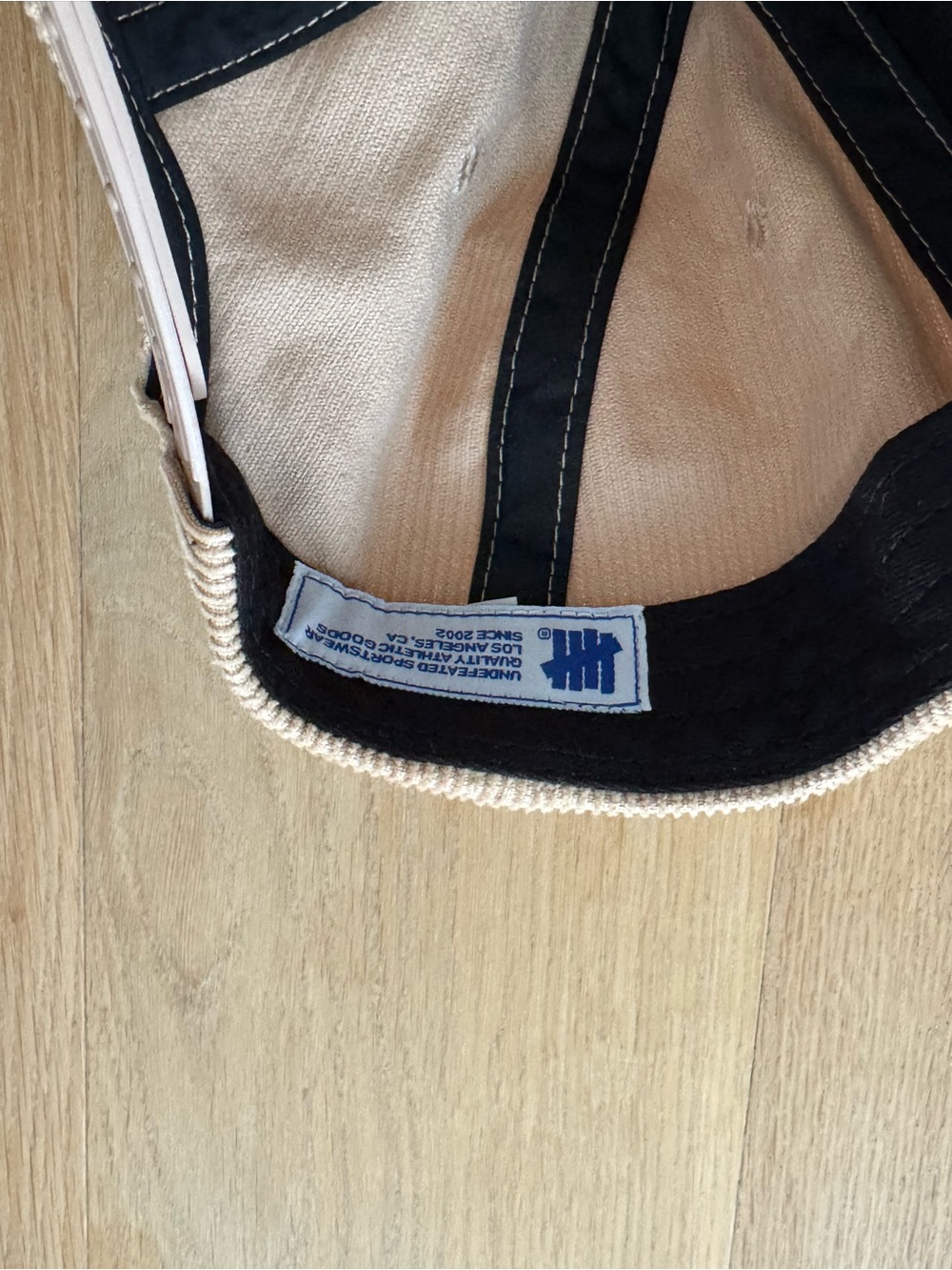 Undefeated corduroy hat - beige - SnapBack - Picture 3 of 3